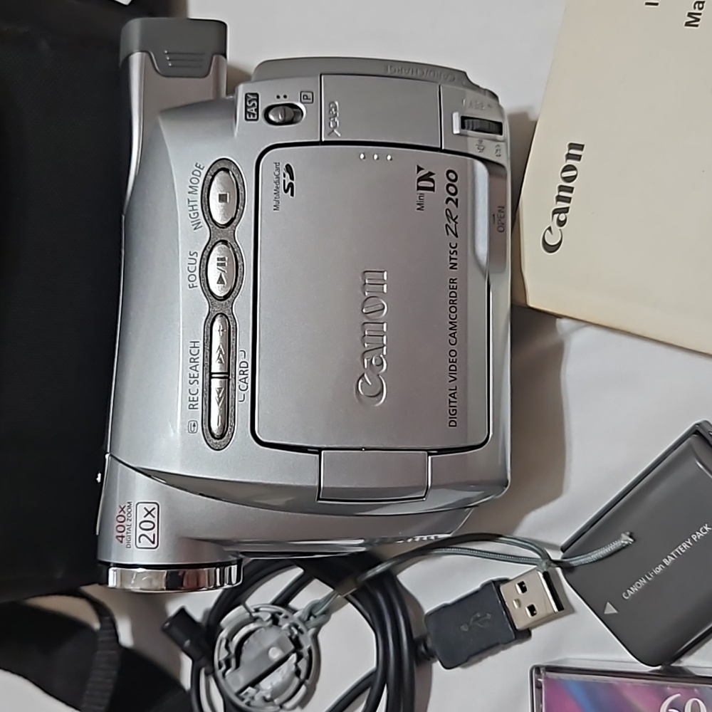 Canon zr200a camcorder